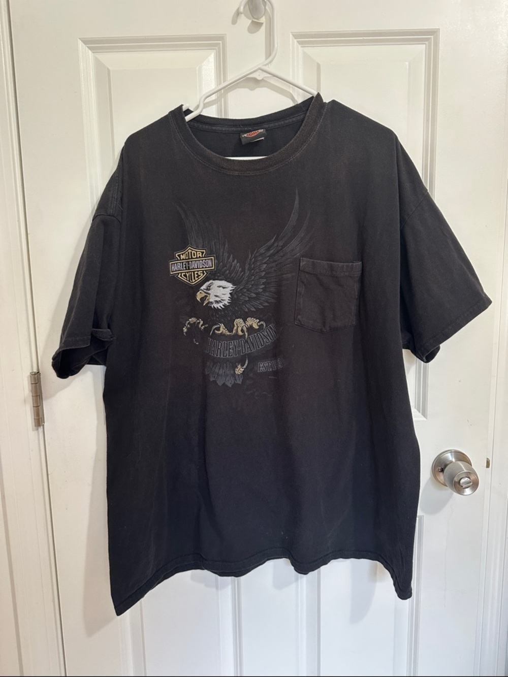 Vintage Y2K Harley-Davidson Black Eagle Pocket Tee with Gold Accents - Size 2XL
